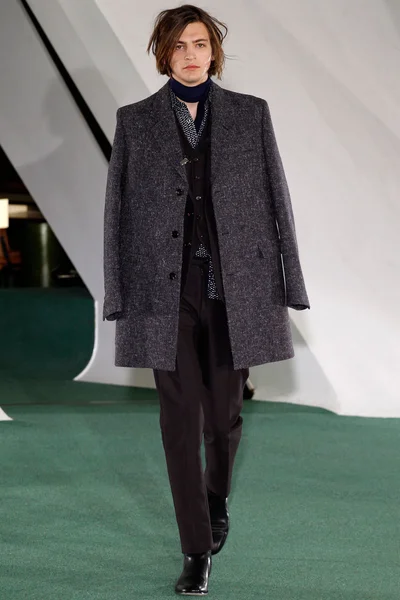 Look 10